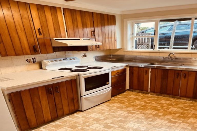 Photo of property in 37 Creswick Terrace, Northland, Wellington, 6012