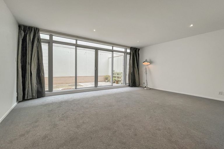 Photo of property in Las Olas De Cuba, 6/35 Torrens Terrace, Mount Cook, Wellington, 6011