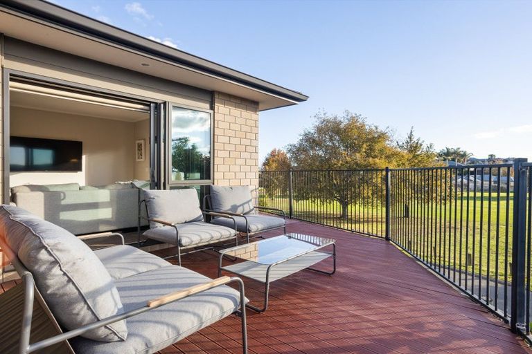 Photo of property in 22 Pointon Glade, Grandview Heights, Hamilton, 3200