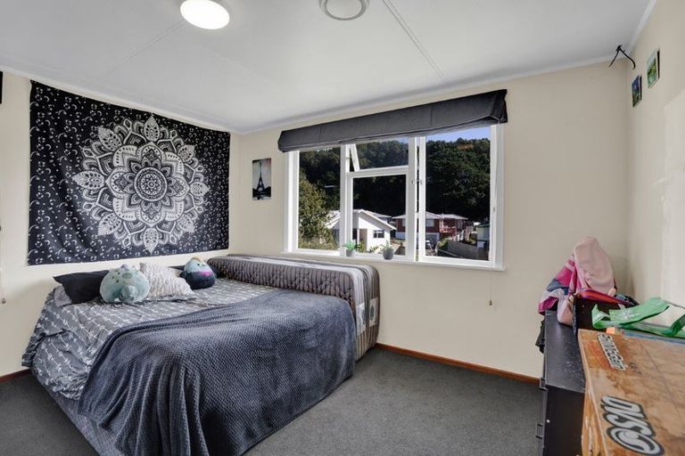 Photo of property in 13 Brixham Place, Merrilands, New Plymouth, 4312