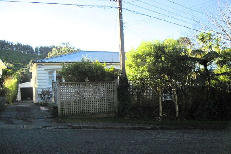 Photo of property in 15 Waikare Street, Karori, Wellington, 6012