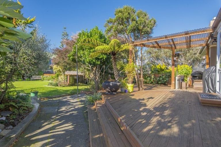 Photo of property in 137 Seaview Road, Paraparaumu Beach, Paraparaumu, 5032