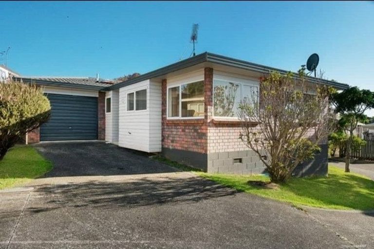 Photo of property in 130e Lakeside Drive, Orewa, 0931