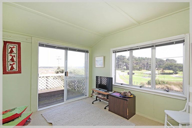 Photo of property in 3 Nash Parade, Foxton Beach, Foxton, 4815