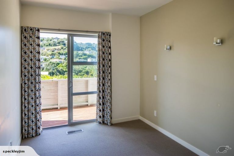 Photo of property in 51 Tiketike Way, Brooklyn, Wellington, 6021