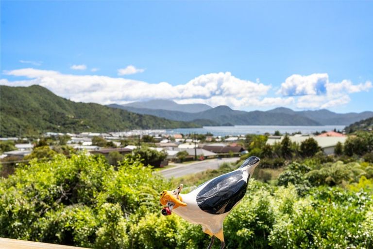 Photo of property in 32-34 Moana View Road, Waikawa, Picton, 7220