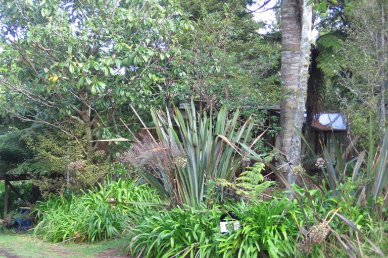 Photo of property in 11 Ngaio Road, Titirangi, Auckland, 0604