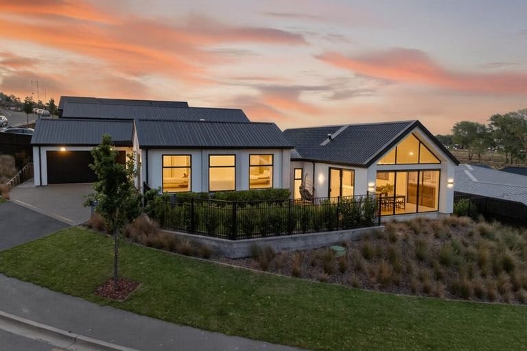 Photo of property in 6 Round Hill Rise, Cracroft, Christchurch, 8022