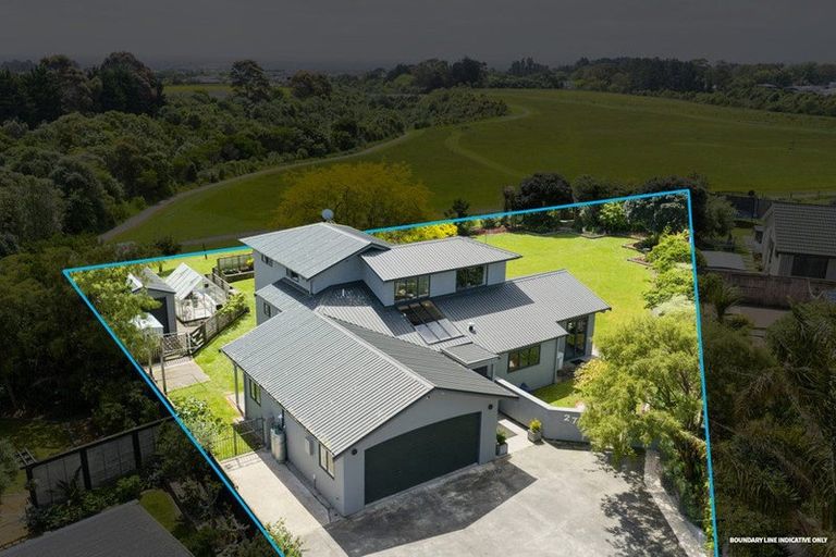Photo of property in 27 Abby Road, Fitzherbert, Palmerston North, 4410