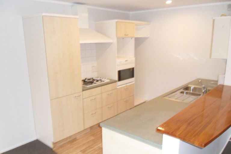 Photo of property in 8 Girton Terrace, Mount Cook, Wellington, 6021