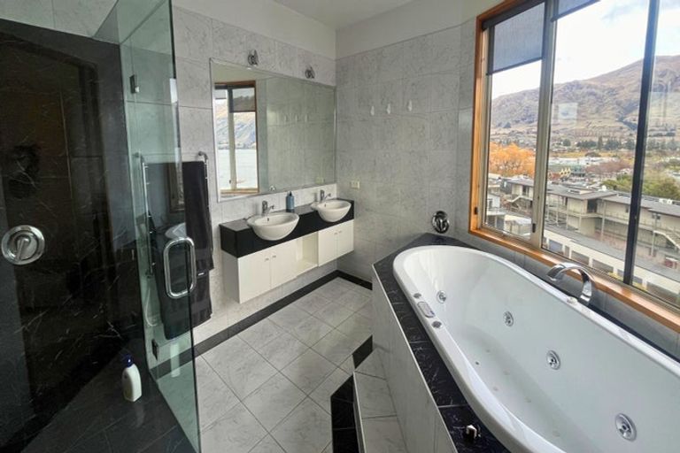 Photo of property in 10 Lismore Street, Wanaka, 9305