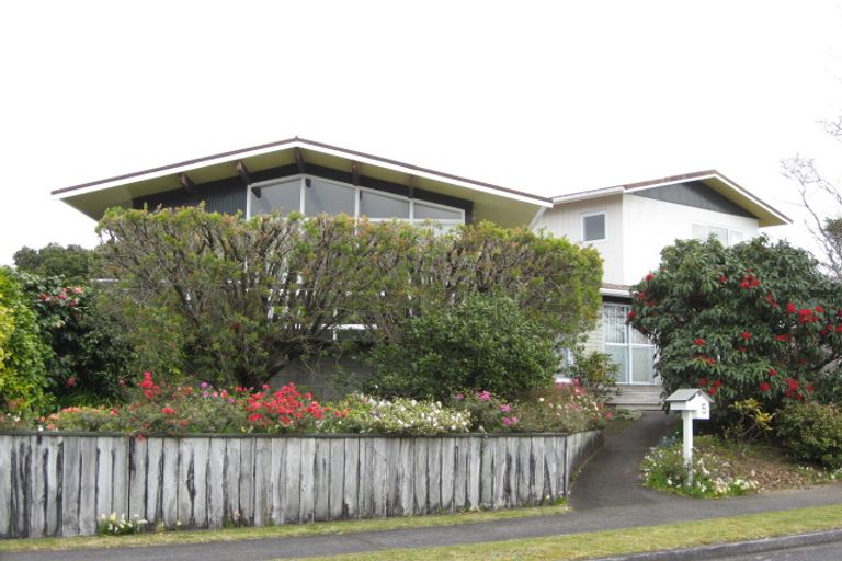 Photo of property in 5 Longview Drive, Merrilands, New Plymouth, 4312