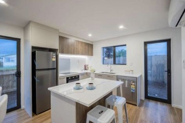 Photo of property in 8d Jupiter Street, Rosehill, Papakura, 2113