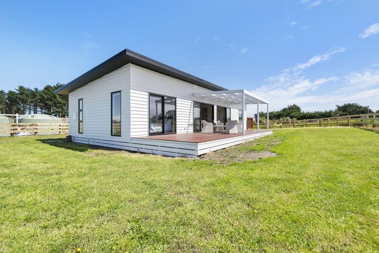 Photo of property in 1121 Parewanui Road, Parewanui, Bulls, 4894