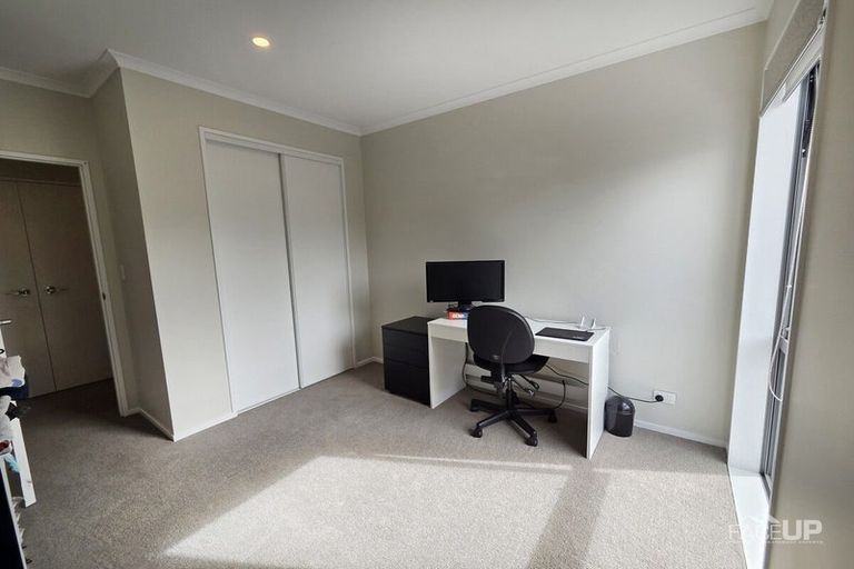 Photo of property in 10 Te Rau Place, Hobsonville, Auckland, 0616