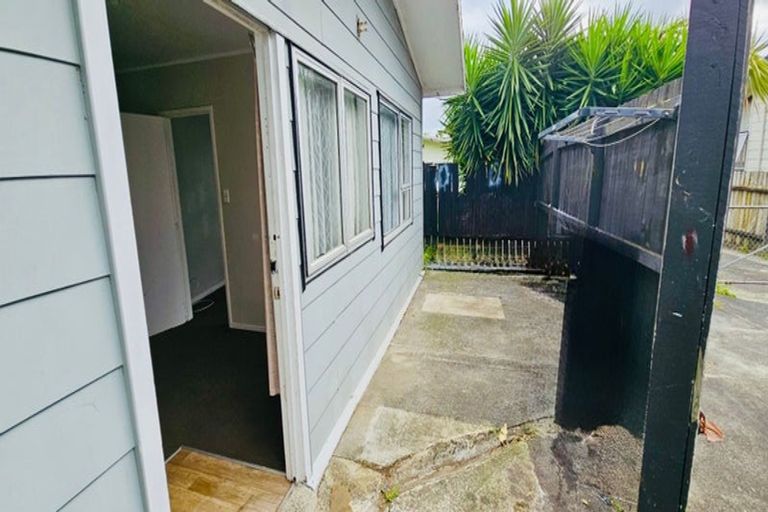 Photo of property in 326 Roscommon Road, Clendon Park, Auckland, 2103