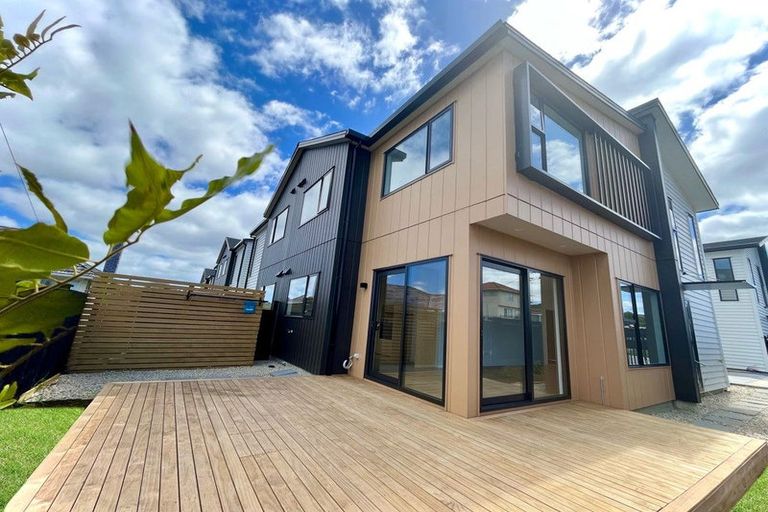 Photo of property in 7a Poto Street, Te Atatu South, Auckland, 0610