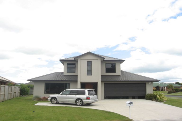 Photo of property in 16 Oaklands Drive, Cambridge, 3434