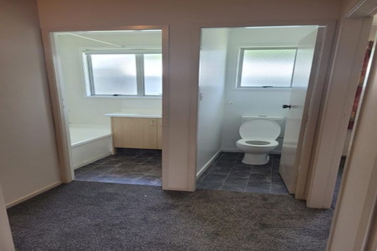 Photo of property in 16a Matthew Place, Kawaha Point, Rotorua, 3010