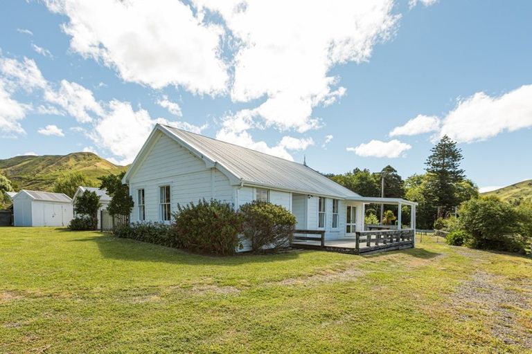Photo of property in 8 Shoal Beach Road, Aramoana, Omakere, 4271