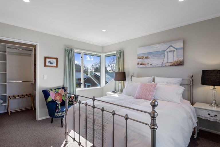 Photo of property in 2/281 Memorial Avenue, Burnside, Christchurch, 8053