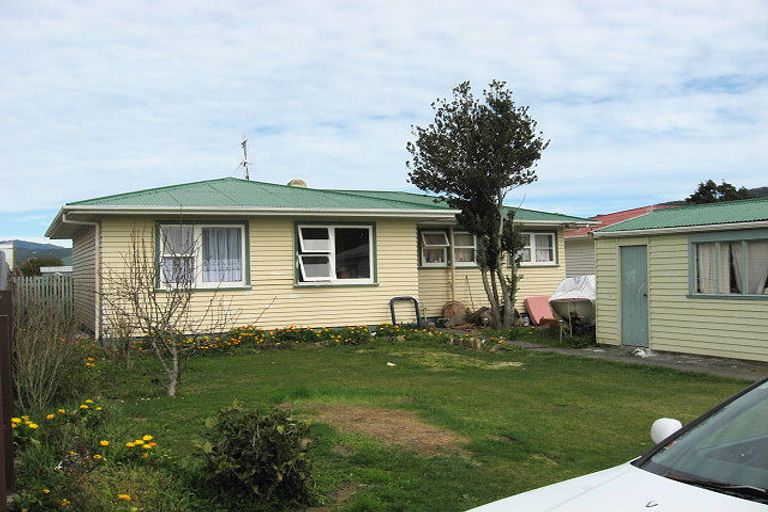 Photo of property in 9 Hunt Street, Wainuiomata, Lower Hutt, 5014