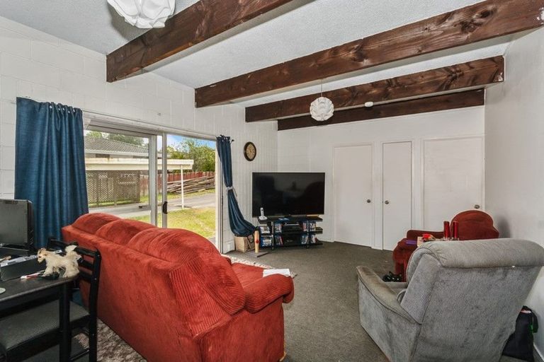 Photo of property in 1/21 Reynella Drive, Massey, Auckland, 0614