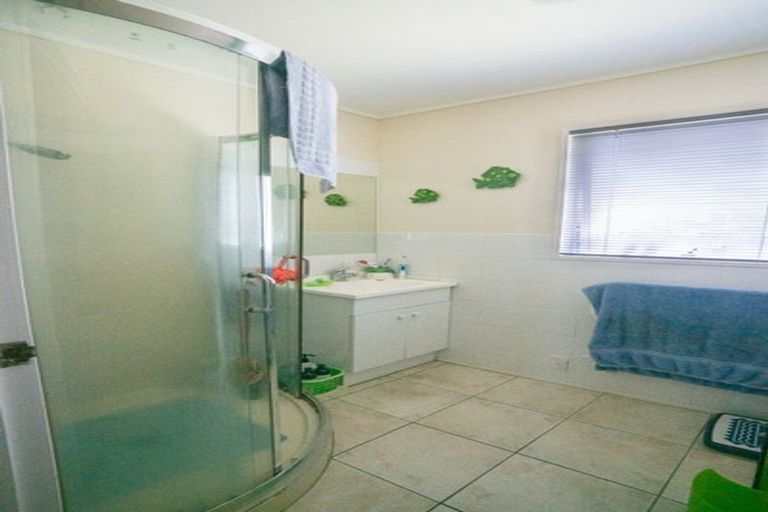 Photo of property in 8 Kauri Drive, Waiuku, 2123