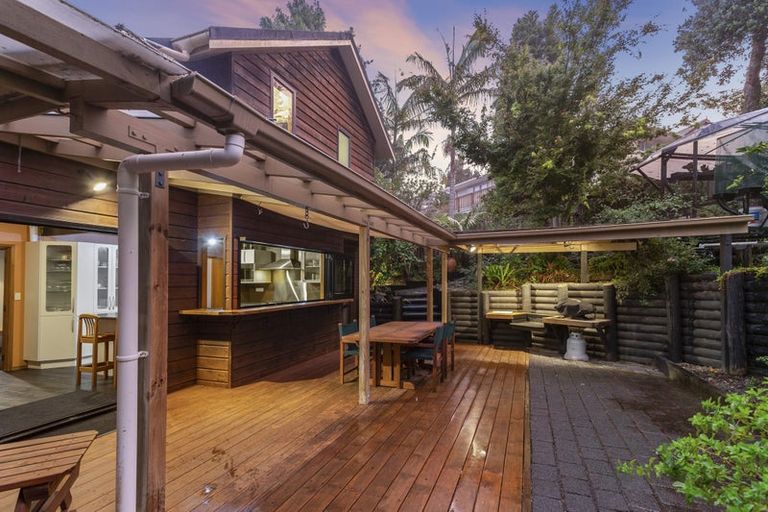 Photo of property in 9 Longfellow Parade, Glen Eden, Auckland, 0604