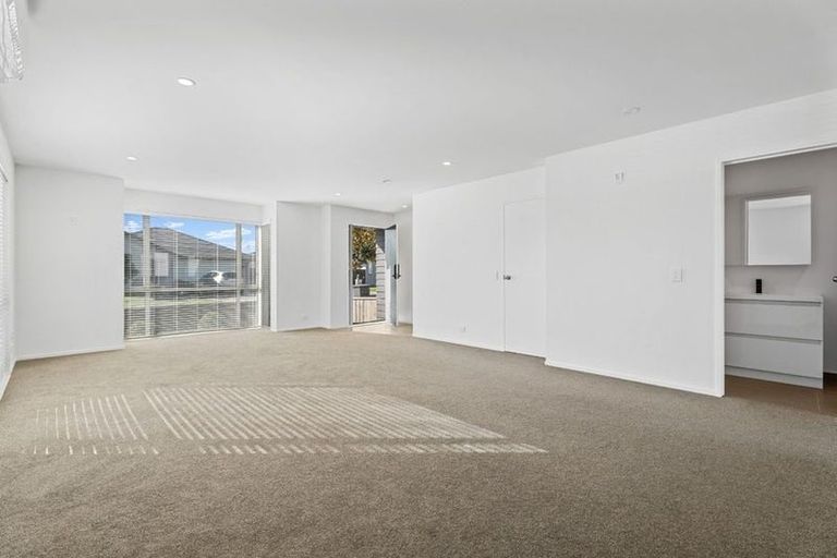 Photo of property in 31 Aviation Street, Takanini, 2112