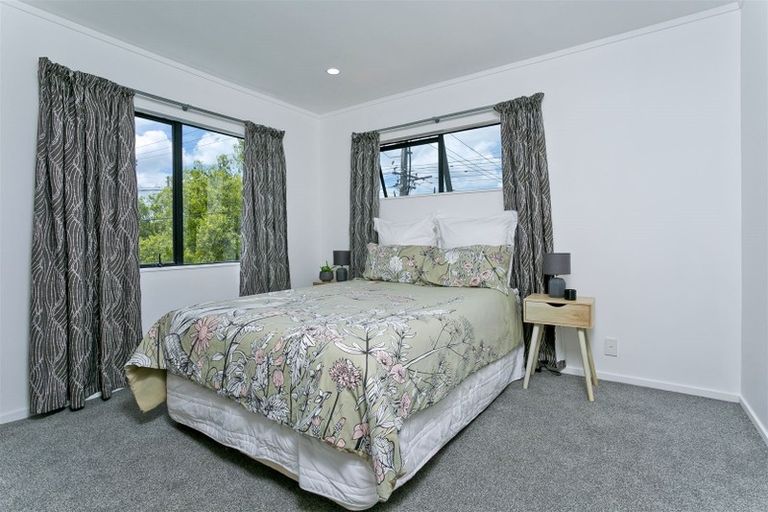 Photo of property in 1/15 Ocean View Road, Hillcrest, Auckland, 0627