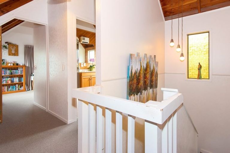 Photo of property in 10 Len Brown Place, Pukekohe, 2120