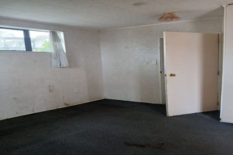 Photo of property in 15 Kopara Place, Clendon Park, Auckland, 2103