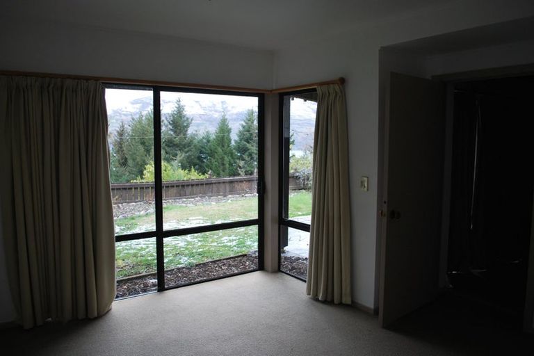 Photo of property in 28 Mckerrow Place, Sunshine Bay, Queenstown, 9300