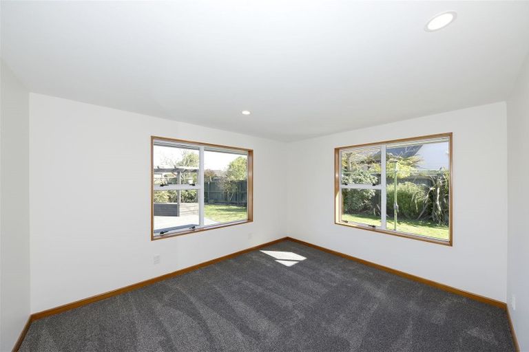 Photo of property in 15 Millcroft Place, Parklands, Christchurch, 8083