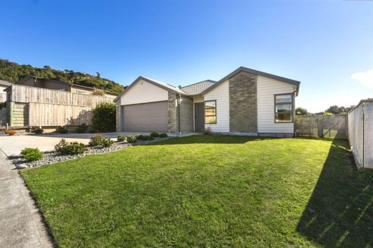 Photo of property in 2 Gennaker Lane, Whitby, Porirua, 5024