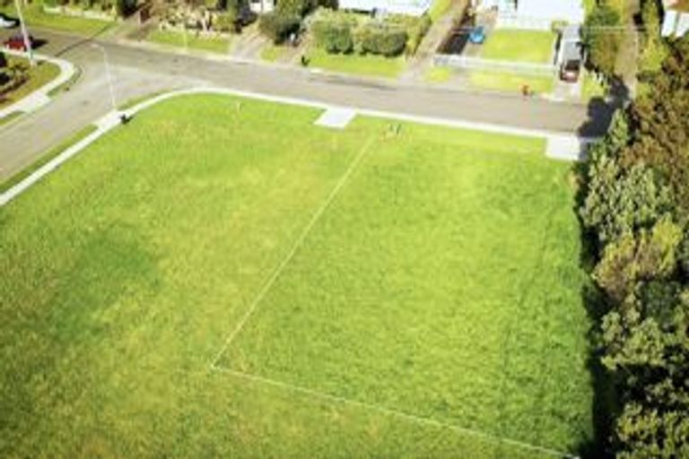 Photo of property in 28 Huia Street, Waikanae, 5036