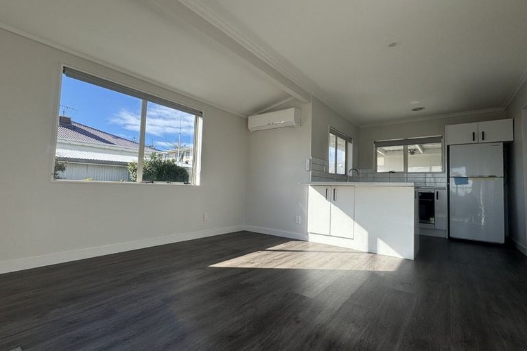 Photo of property in 1/548 Hastings Street, Napier South, Napier, 4110