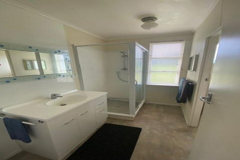 Photo of property in 1/142 Stanmore Bay Road, Stanmore Bay, Whangaparaoa, 0932