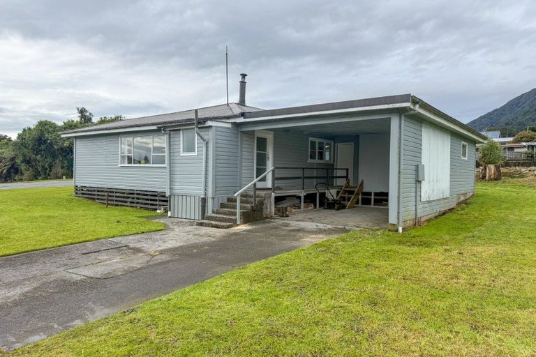 Photo of property in 13 Main Road, Fox Glacier, 7886