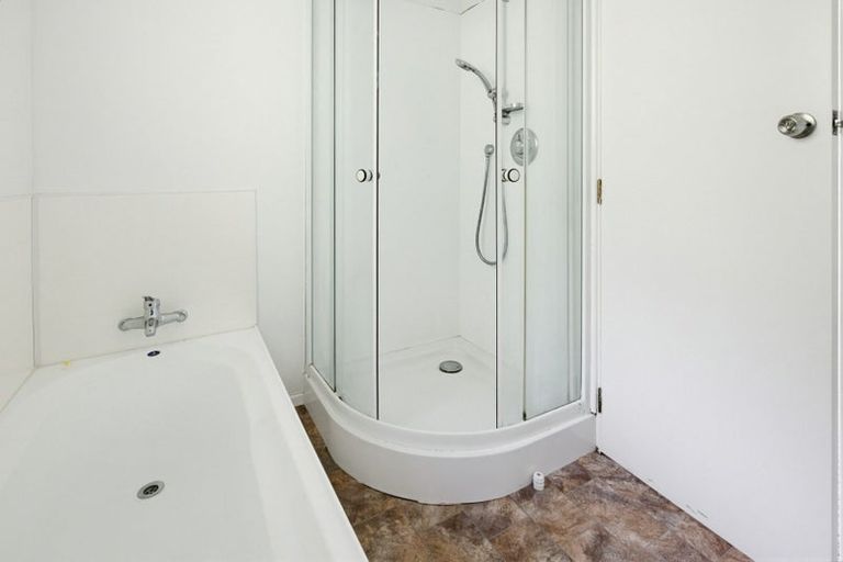 Photo of property in 4 Beverley Grove, Paparangi, Wellington, 6037