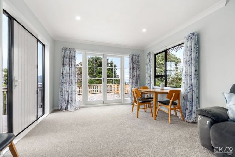 Photo of property in 24 Miromiro Road, Normandale, Lower Hutt, 5010