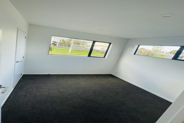 Photo of property in 250a Great North Road, Henderson, Auckland, 0612