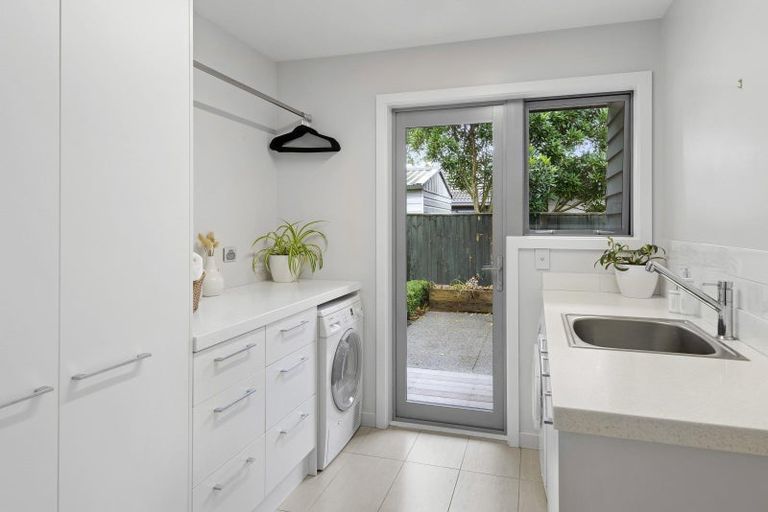 Photo of property in 1 Westall Lane, Avonhead, Christchurch, 8042