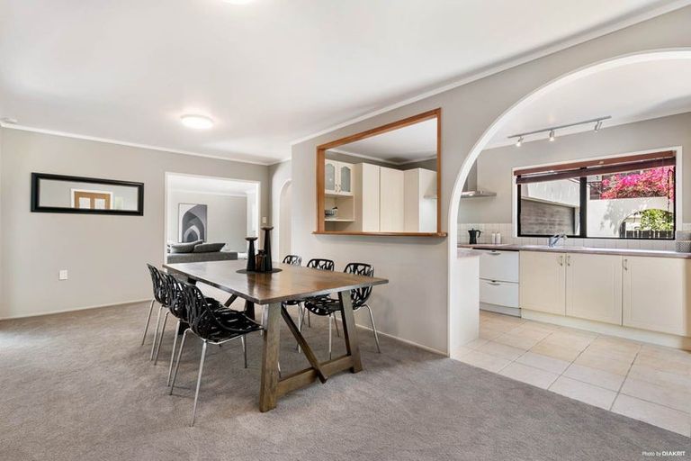 Photo of property in 5 Longwood Place, Forrest Hill, Auckland, 0620