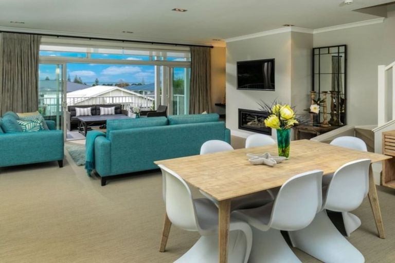 Photo of property in 15 Landmark Terrace, Orewa, 0931