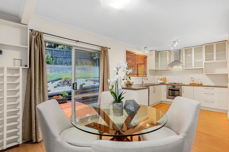Photo of property in 6 Lemnos Place, Titirangi, Auckland, 0604