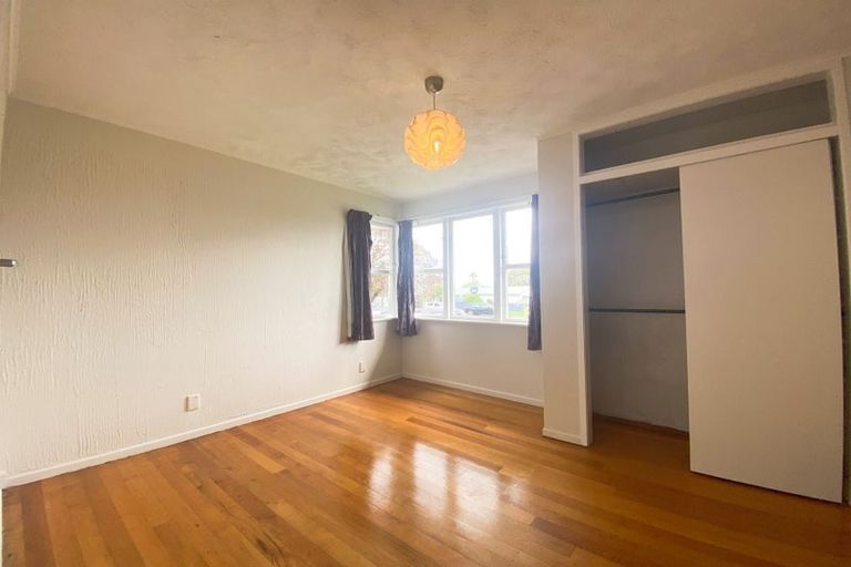 Photo of property in 13 Helga Crescent, Te Atatu Peninsula, Auckland, 0610