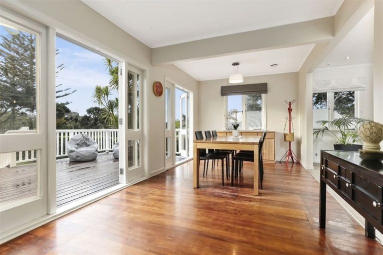 Photo of property in 18 Glade Place, Birkenhead, Auckland, 0626