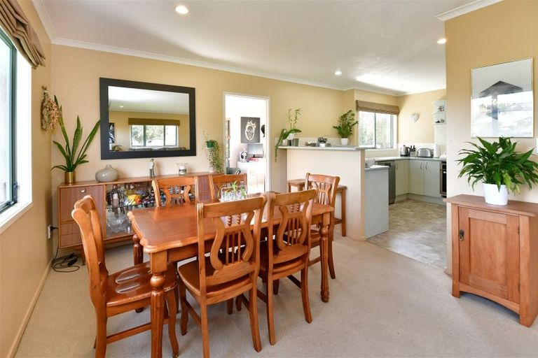 Photo of property in 33a Kia Ora Road, Beach Haven, Auckland, 0626